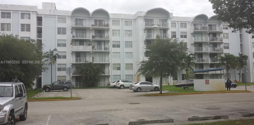 Кондоминиум с 2 спальнями в Майами, Флорида № 2026931