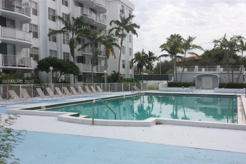 Снять в аренду кондоминиум в Майами, Флорида 2 спальни, 109.16м2, № 2026931 - фото 24