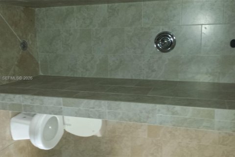 Снять в аренду кондоминиум в Майами, Флорида 2 спальни, 109.16м2, № 2026931 - фото 22