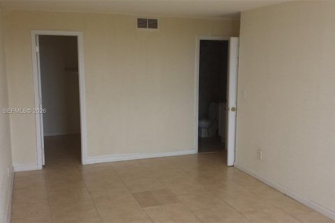 Снять в аренду кондоминиум в Майами, Флорида 2 спальни, 109.16м2, № 2026931 - фото 17