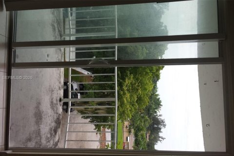 Снять в аренду кондоминиум в Майами, Флорида 2 спальни, 109.16м2, № 2026931 - фото 4