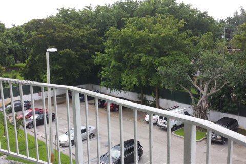 Снять в аренду кондоминиум в Майами, Флорида 2 спальни, 109.16м2, № 2026931 - фото 2