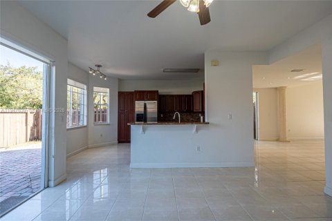 Townhouse in Miami, Florida 4 bedrooms, 199.93 sq.m. № 2003760 - photo 9