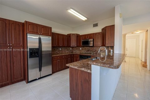 Townhouse in Miami, Florida 4 bedrooms, 199.93 sq.m. № 2003760 - photo 10