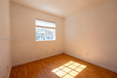 Townhouse in Miami, Florida 4 bedrooms, 199.93 sq.m. № 2003760 - photo 28