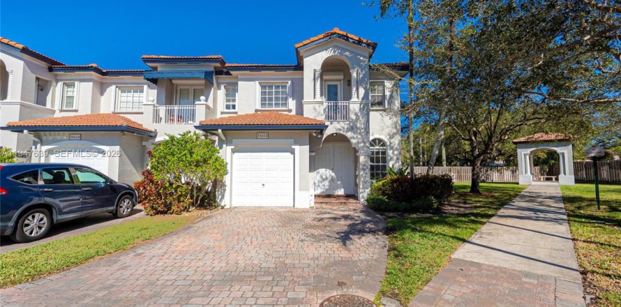 Townhouse in Miami, Florida 4 bedrooms, 199.93 sq.m. № 2003760