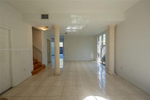 Townhouse in Miami, Florida 4 bedrooms, 199.93 sq.m. № 2003760 - photo 5