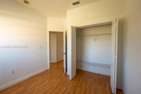 Townhouse in Miami, Florida 4 bedrooms, 199.93 sq.m. № 2003760 - photo 24