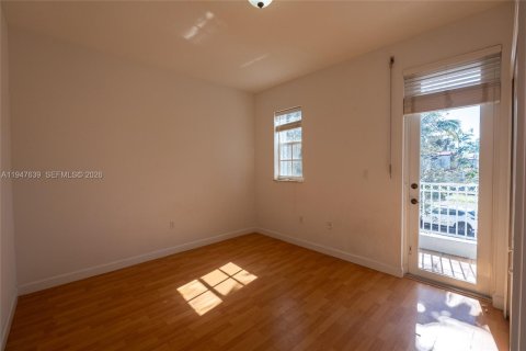 Townhouse in Miami, Florida 4 bedrooms, 199.93 sq.m. № 2003760 - photo 30