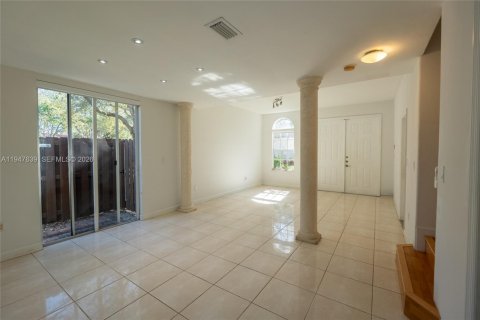 Townhouse in Miami, Florida 4 bedrooms, 199.93 sq.m. № 2003760 - photo 7