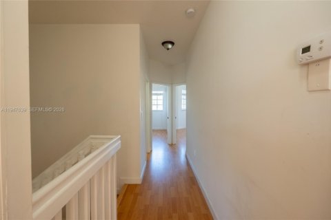 Townhouse in Miami, Florida 4 bedrooms, 199.93 sq.m. № 2003760 - photo 17