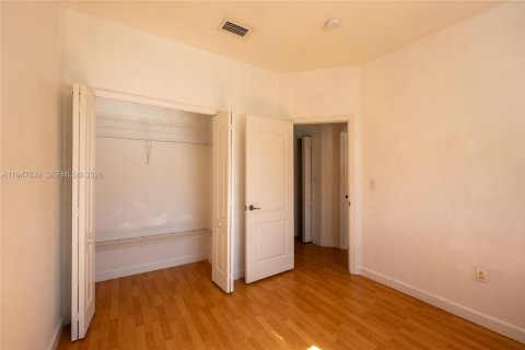 Townhouse in Miami, Florida 4 bedrooms, 199.93 sq.m. № 2003760 - photo 27