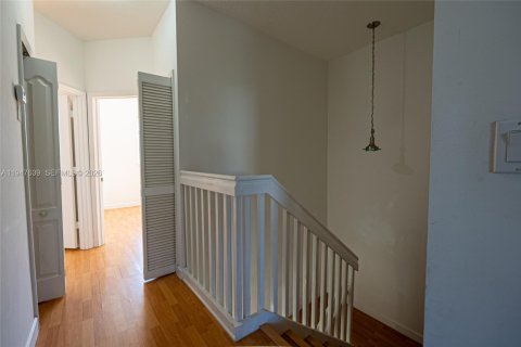 Townhouse in Miami, Florida 4 bedrooms, 199.93 sq.m. № 2003760 - photo 16