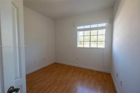 Townhouse in Miami, Florida 4 bedrooms, 199.93 sq.m. № 2003760 - photo 25