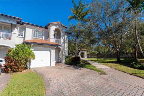 Townhouse in Miami, Florida 4 bedrooms, 199.93 sq.m. № 2003760 - photo 2