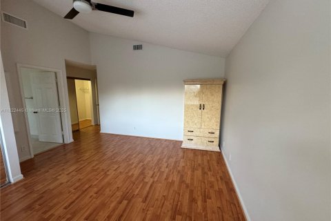House in Plantation, Florida 4 bedrooms, 211.17 sq.m. № 1785784 - photo 16