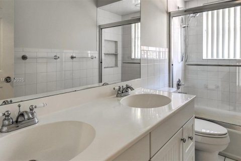 House in Plantation, Florida 4 bedrooms, 211.17 sq.m. № 1785784 - photo 27