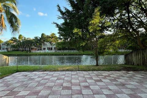 House in Plantation, Florida 4 bedrooms, 211.17 sq.m. № 1785784 - photo 8