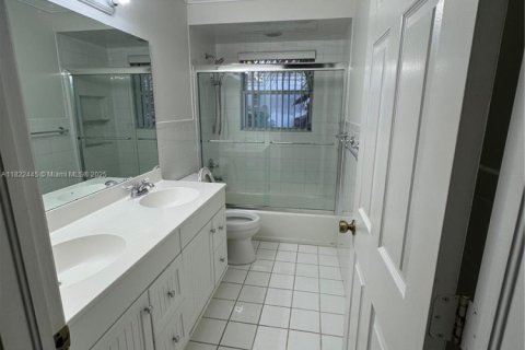 House in Plantation, Florida 4 bedrooms, 211.17 sq.m. № 1785784 - photo 14