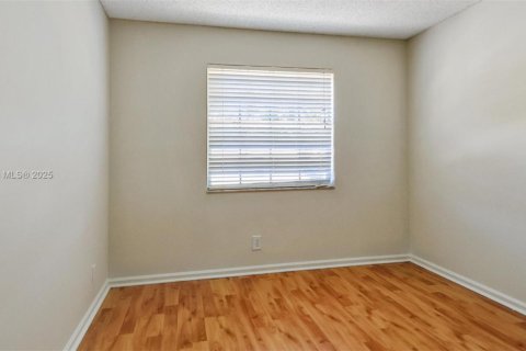 House in Plantation, Florida 4 bedrooms, 211.17 sq.m. № 1785784 - photo 24