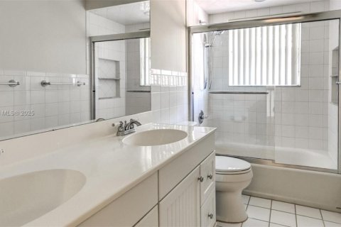 House in Plantation, Florida 4 bedrooms, 211.17 sq.m. № 1785784 - photo 26