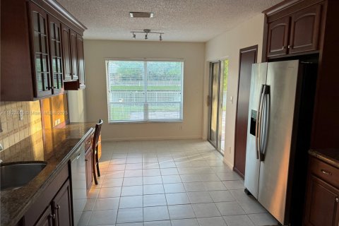 House in Plantation, Florida 4 bedrooms, 211.17 sq.m. № 1785784 - photo 4
