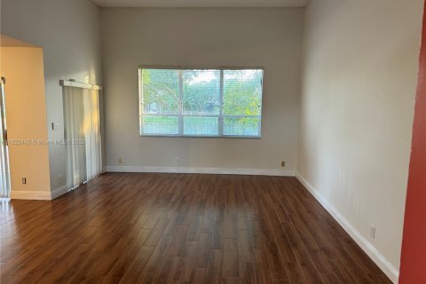 House in Plantation, Florida 4 bedrooms, 211.17 sq.m. № 1785784 - photo 2