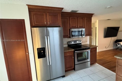 House in Plantation, Florida 4 bedrooms, 211.17 sq.m. № 1785784 - photo 7