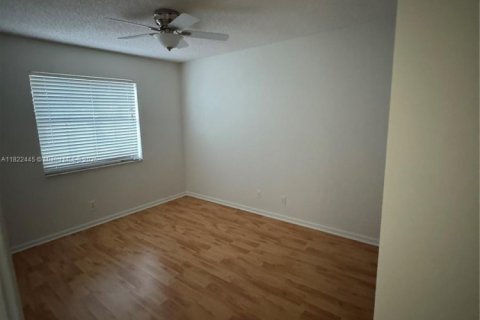 House in Plantation, Florida 4 bedrooms, 211.17 sq.m. № 1785784 - photo 18