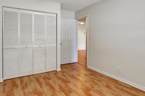 House in Plantation, Florida 4 bedrooms, 211.17 sq.m. № 1785784 - photo 25