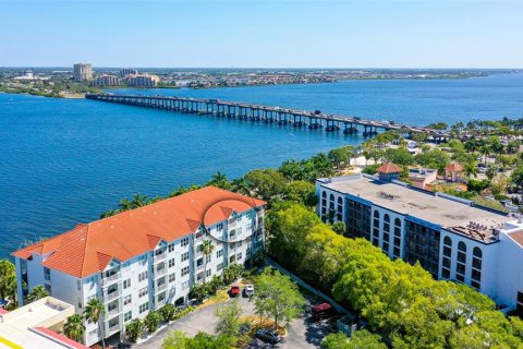 Condo in Bradenton, Florida, 2 bedrooms  № 1386512 - photo 12