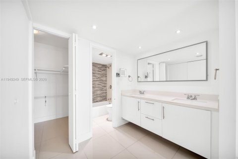 Купить кондоминиум в Санни-Айлс-Бич, Флорида 2 спальни, 126.07м2, № 2005702 - фото 30