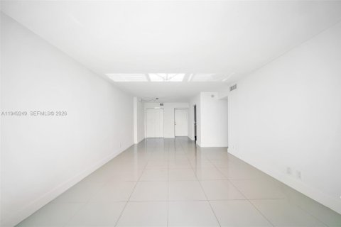 Купить кондоминиум в Санни-Айлс-Бич, Флорида 2 спальни, 126.07м2, № 2005702 - фото 12