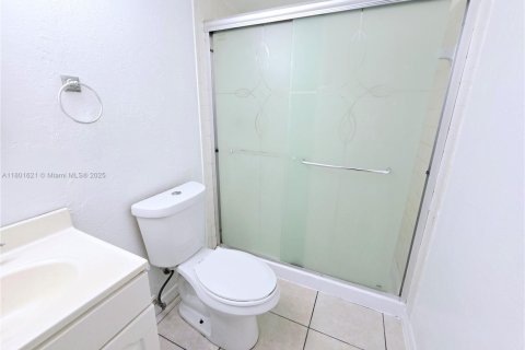 Condo in West Palm Beach, Florida, 2 bedrooms  № 1714970 - photo 13