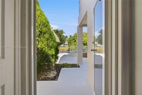 Купить виллу или дом в Майами-Лейкс, Флорида 4 спальни, 256.13м2, № 2007351 - фото 27