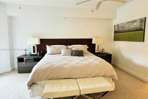 Condo in Coral Gables, Florida, 2 bedrooms  № 2409461 - photo 10