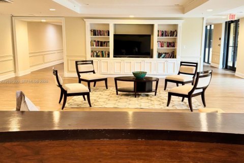 Condo in Coral Gables, Florida, 2 bedrooms  № 2409461 - photo 29
