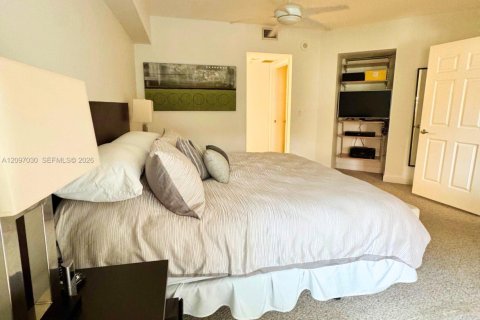 Condo in Coral Gables, Florida, 2 bedrooms  № 2409461 - photo 9