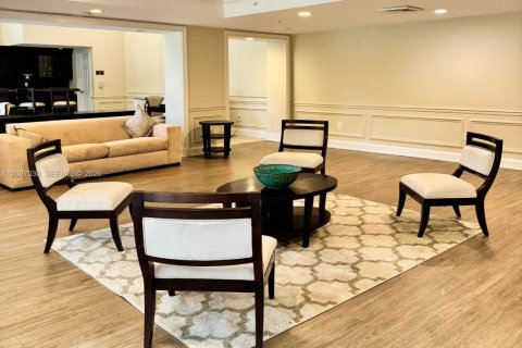 Condo in Coral Gables, Florida, 2 bedrooms  № 2409461 - photo 22