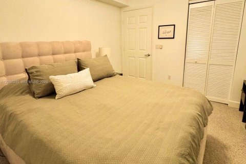 Condo in Coral Gables, Florida, 2 bedrooms  № 2409461 - photo 12