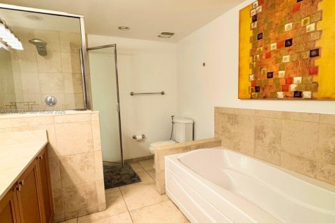 Condo in Coral Gables, Florida, 2 bedrooms  № 2409461 - photo 7