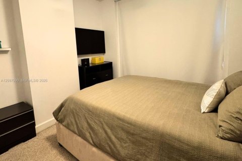 Condo in Coral Gables, Florida, 2 bedrooms  № 2409461 - photo 8