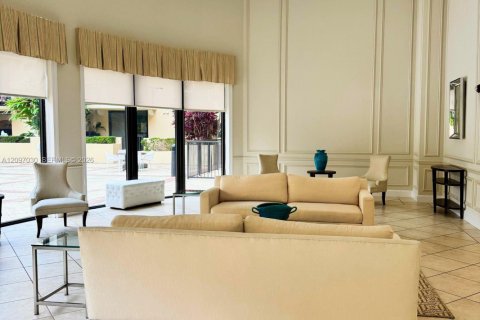 Condo in Coral Gables, Florida, 2 bedrooms  № 2409461 - photo 24