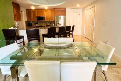 Condo in Coral Gables, Florida, 2 bedrooms  № 2409461