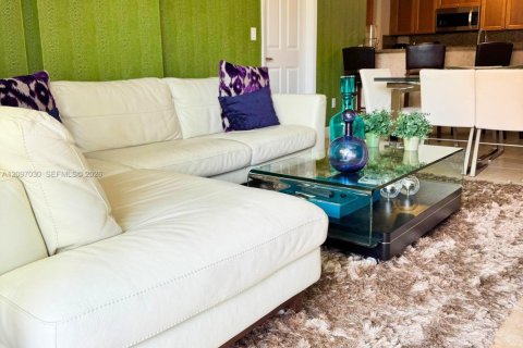 Condo in Coral Gables, Florida, 2 bedrooms  № 2409461 - photo 4