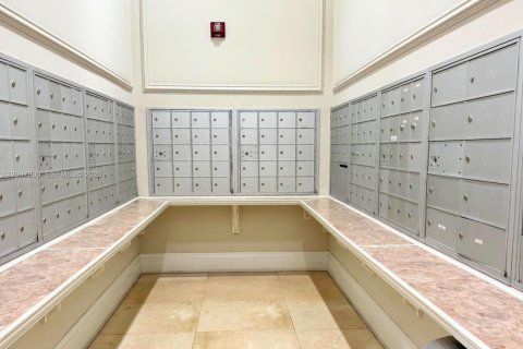 Condo in Coral Gables, Florida, 2 bedrooms  № 2409461 - photo 19