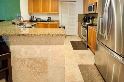 Condo in Coral Gables, Florida, 2 bedrooms  № 2409461 - photo 6