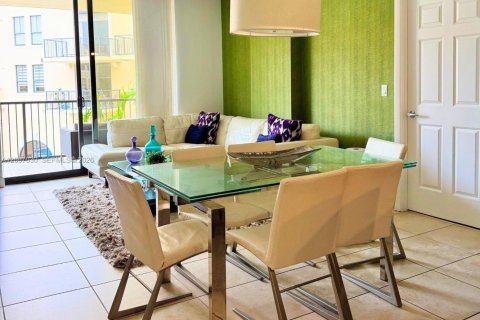 Condo in Coral Gables, Florida, 2 bedrooms  № 2409461 - photo 2