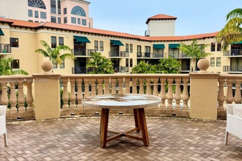 Condo in Coral Gables, Florida, 2 bedrooms  № 2409461 - photo 18