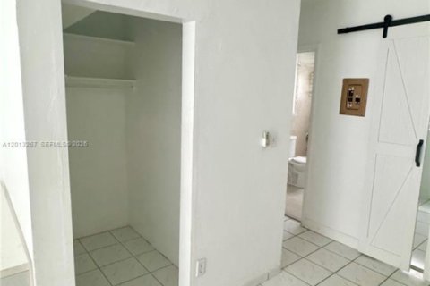 Copropriété à louer à Miami Beach, Floride: 38.46 m2 № 2083101 - photo 19